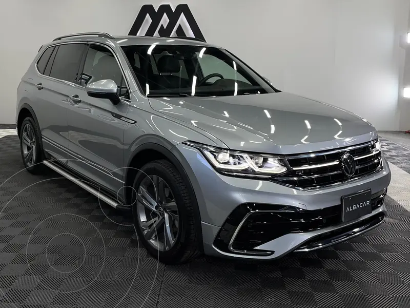 Foto Volkswagen Tiguan 1.4L R-Line usado (2024) color Gris precio $577,999