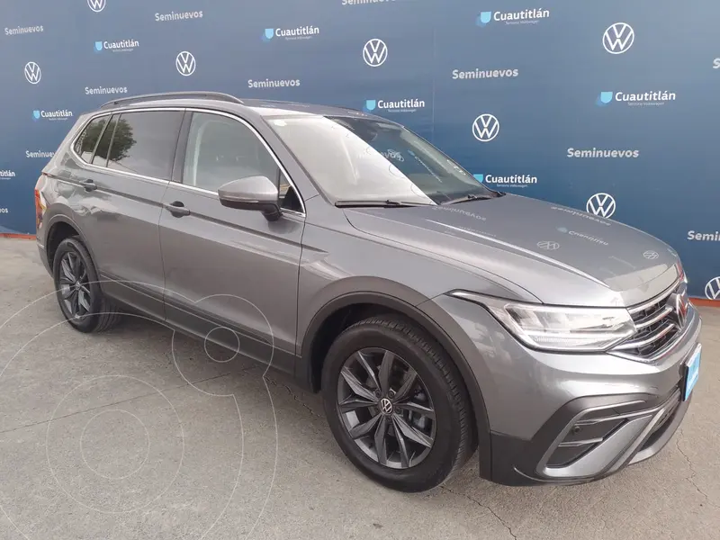 Foto Volkswagen Tiguan Comfortline 7 Asientos usado (2023) color Gris Platino precio $510,000
