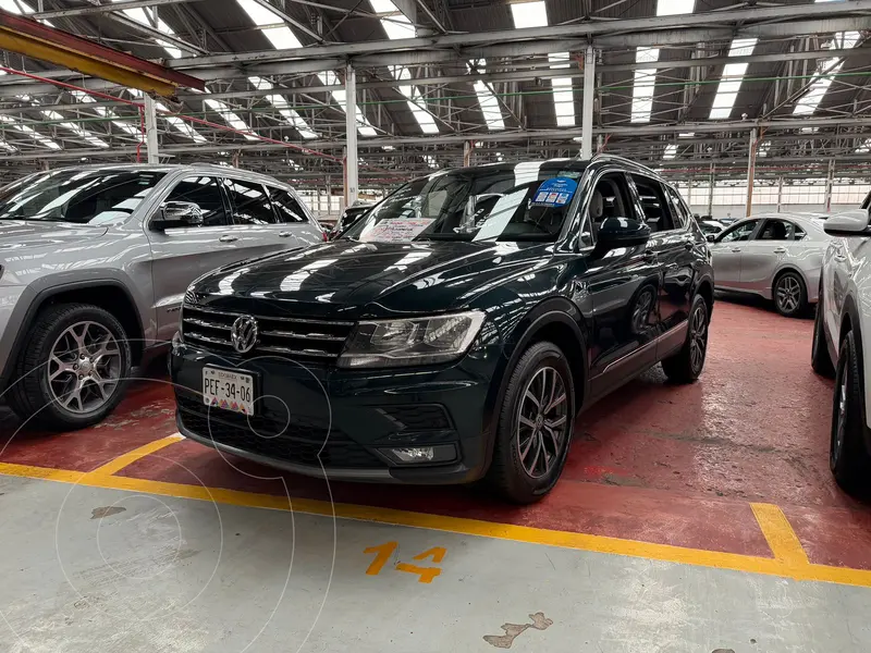 Foto Volkswagen Tiguan Comfortline 7 Asientos Tela usado (2018) color Gris Platino financiado en mensualidades(enganche $77,800 mensualidades desde $7,000)