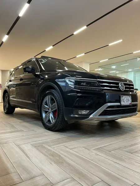 Foto Volkswagen Tiguan Highline usado (2018) color Negro precio $384,000