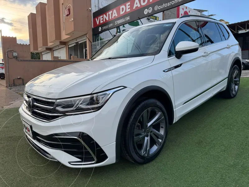 Foto Volkswagen Tiguan R-Line usado (2022) color Blanco financiado en mensualidades(enganche $174,000 mensualidades desde $10,826)