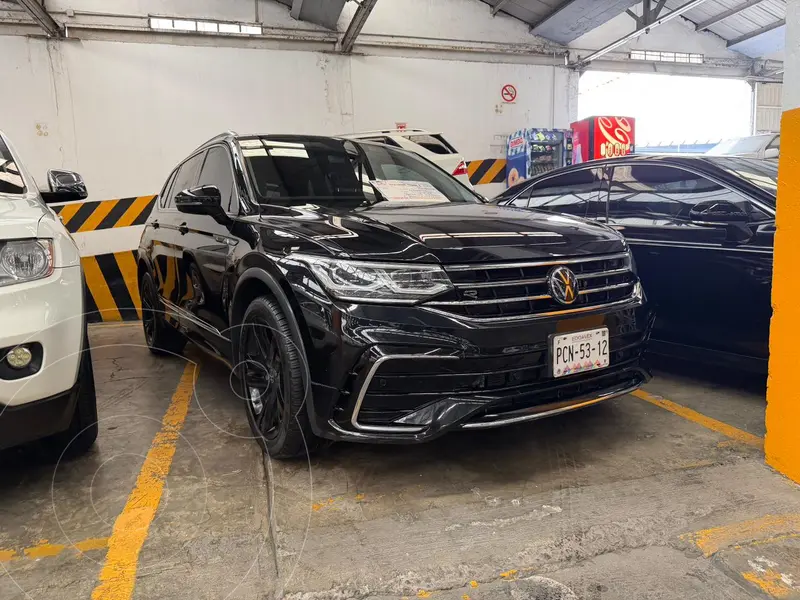 Foto Volkswagen Tiguan R-Line usado (2022) color Negro Profundo financiado en mensualidades(enganche $130,000 mensualidades desde $12,300)