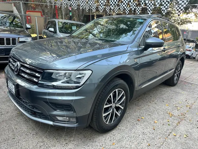 Foto Volkswagen Tiguan Comfortline 5 Asientos Piel usado (2018) color Gris precio $479,000