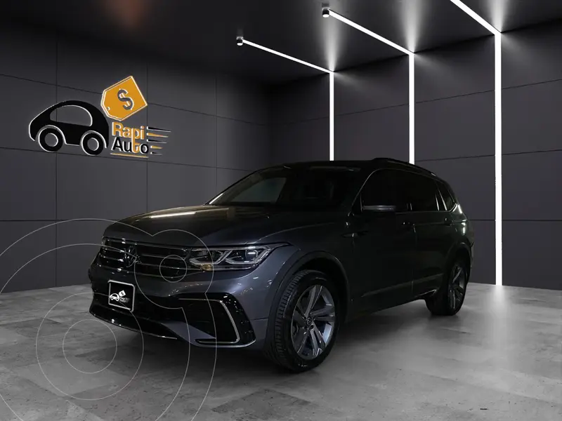 Foto Volkswagen Tiguan Comfortline 5 Asientos usado (2022) color Gris Platino precio $454,800