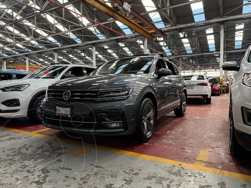Foto Volkswagen Tiguan R-Line usado (2021) color Gris Platino financiado en mensualidades(enganche $122,500 mensualidades desde $11,000)