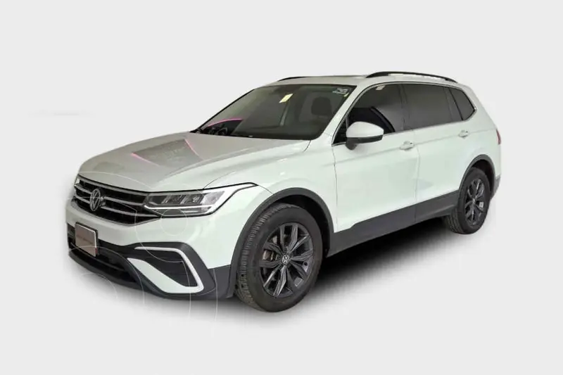Foto Volkswagen Tiguan Comfortline 5 Asientos usado (2024) color Blanco precio $528,000