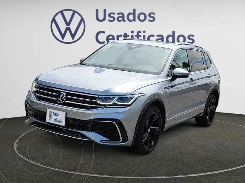 Foto Volkswagen Tiguan 2.0L R-Line usado (2023) color Plata precio $680,900