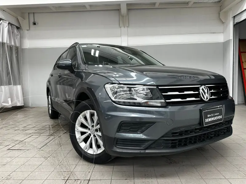 Foto Volkswagen Tiguan Trendline Plus usado (2018) color Gris Oscuro precio $285,000