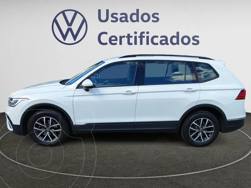 Foto Volkswagen Tiguan Trendline Plus usado (2023) color Blanco financiado en mensualidades(enganche $125,595 mensualidades desde $9,041)