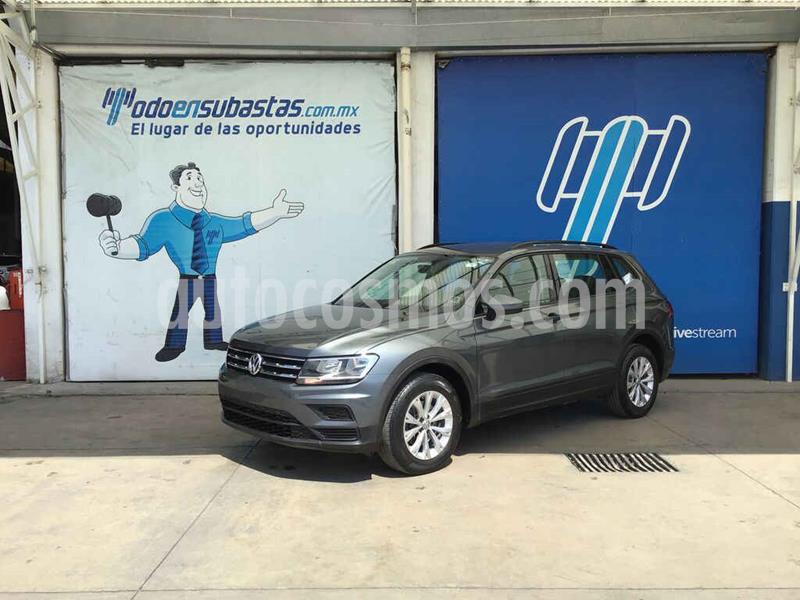 foto Volkswagen Tiguan Trendline Plus usado (2018) color Gris precio $181,000
