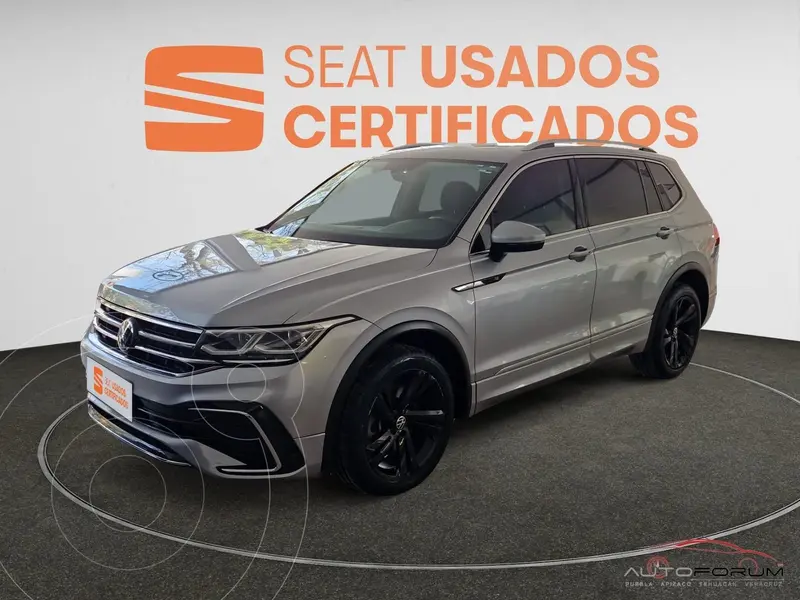 Foto Volkswagen Tiguan 2.0L R-Line usado (2022) color PLATA PIRITA financiado en mensualidades(enganche $158,295 mensualidades desde $13,867)