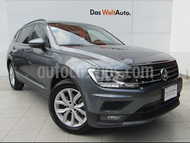 foto Volkswagen Tiguan Comfortline 5 Asientos Piel usado (2019) color Gris Platino precio $429,000