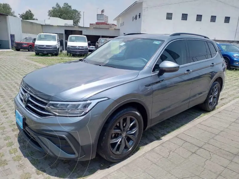 Foto Volkswagen Tiguan Comfortline 5 Asientos usado (2022) color Gris precio $449,000