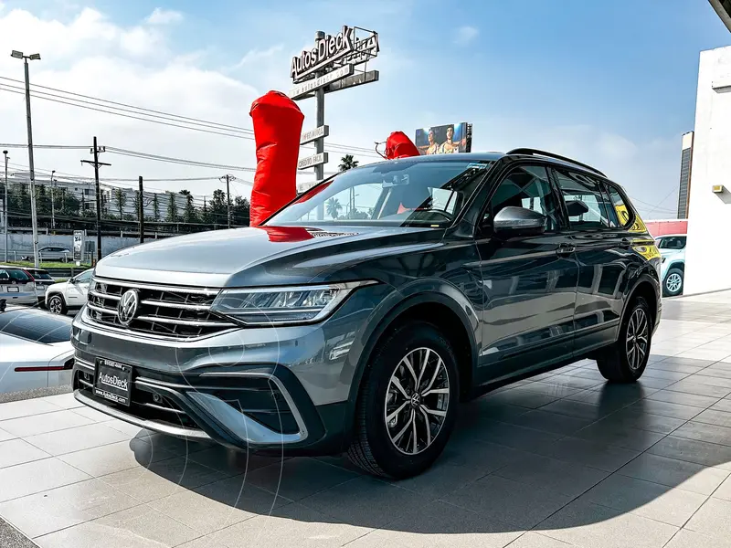 Foto Volkswagen Tiguan Trendline Plus usado (2022) color Gris Oscuro financiado en mensualidades(enganche $92,180 mensualidades desde $9,433)