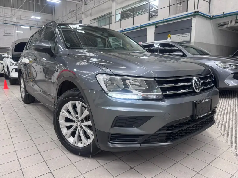 Foto Volkswagen Tiguan Trendline Plus usado (2019) color Gris precio $309,900