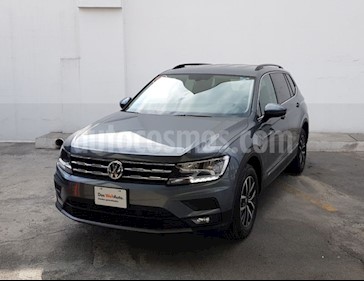 foto Volkswagen Tiguan Comfortline usado (2018) color Gris precio $385,000