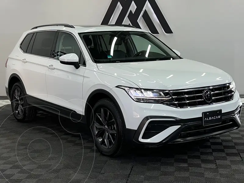 Foto Volkswagen Tiguan Comfortline 5 Asientos usado (2023) color Blanco precio $469,999