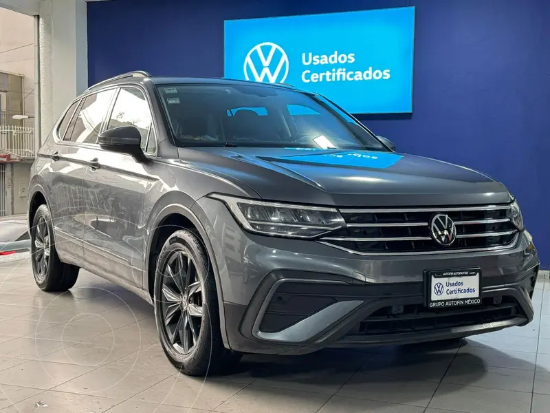 Foto Volkswagen Tiguan Comfortline 5 Asientos usado (2023) color Gris financiado en mensualidades(enganche $130,528 mensualidades desde $11,901)