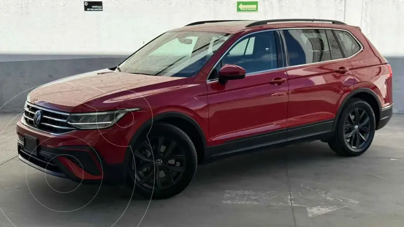 Foto Volkswagen Tiguan Comfortline 7 Asientos usado (2024) color Rojo precio $559,000