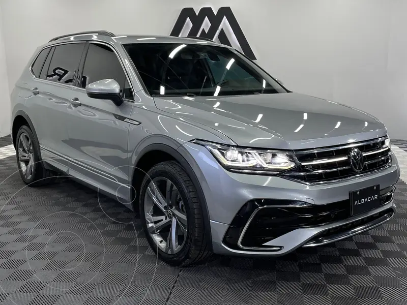 Foto Volkswagen Tiguan 1.4L R-Line usado (2024) color plateado precio $569,999