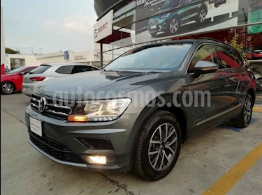 foto Volkswagen Tiguan Comfortline 5 Asientos Piel usado (2018) color Gris precio $380,000