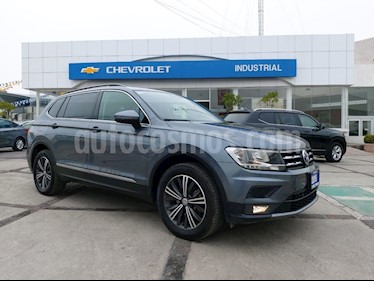 foto Volkswagen Tiguan Comfortline 7 Asientos Tela usado (2019) color Gris Platino precio $429,000