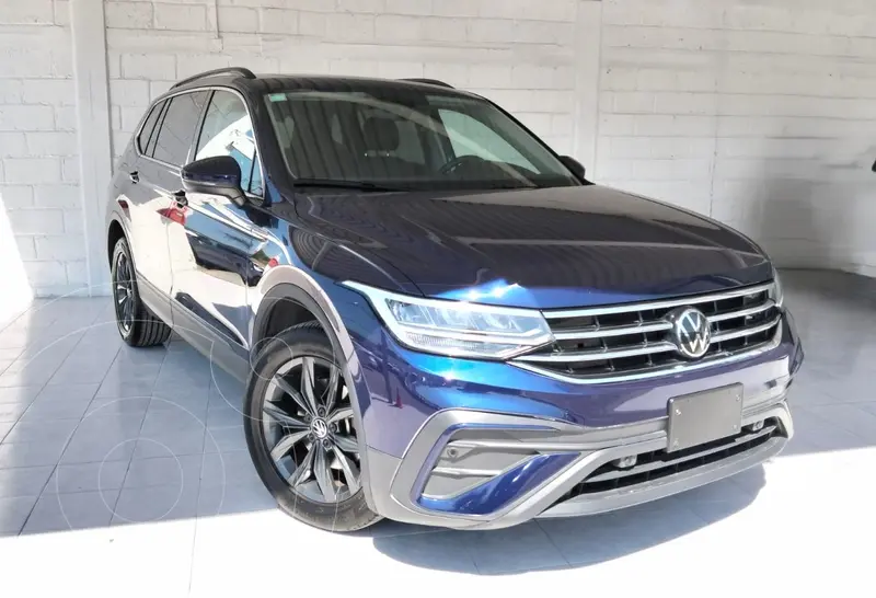 Foto Volkswagen Tiguan Comfortline 5 Asientos usado (2024) color Azul precio $565,000