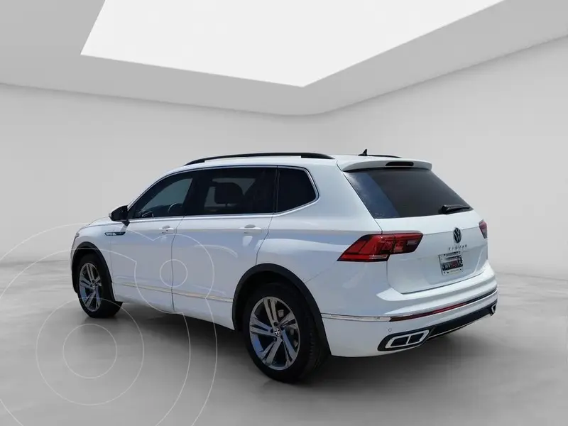 Foto Volkswagen Tiguan 1.4L R-Line usado (2024) color Blanco precio $595,000