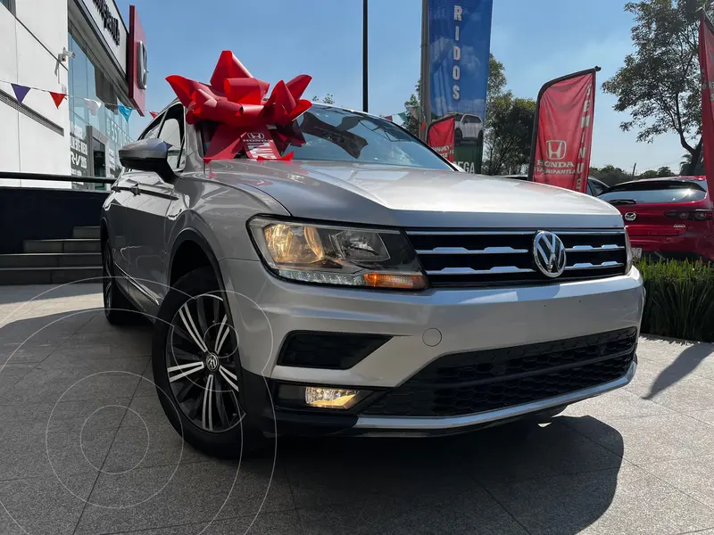 Foto Volkswagen Tiguan Comfortline 5 Asientos Piel usado (2019) color plateado financiado en mensualidades(enganche $149,226 mensualidades desde $6,279)