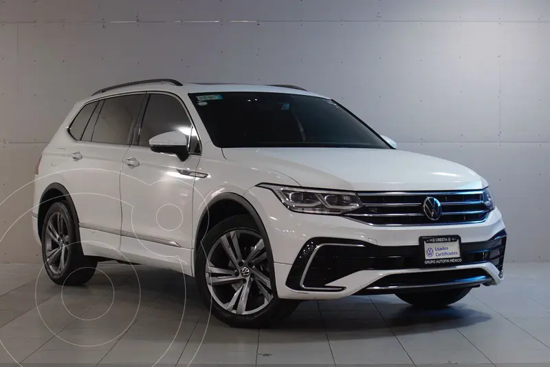 Foto Volkswagen Tiguan 2.0L R-Line usado (2023) color Blanco financiado en mensualidades(enganche $152,328 mensualidades desde $13,888)