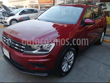 foto Volkswagen Tiguan Trendline Plus usado (2018) color Rojo precio $333,990