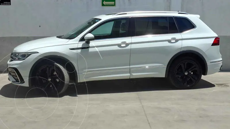 Foto Volkswagen Tiguan 2.0L R-Line usado (2022) color Blanco precio $549,000