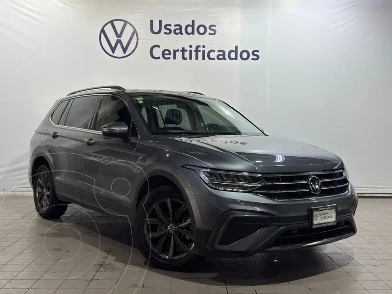 Foto Volkswagen Tiguan Comfortline 5 Asientos usado (2022) color Gris financiado en mensualidades(enganche $119,846 mensualidades desde $10,927)