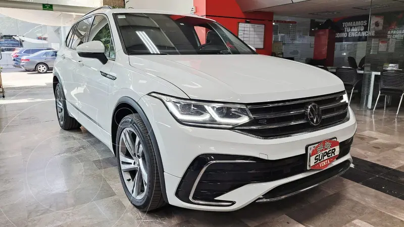 Foto Volkswagen Tiguan 1.4L R-Line usado (2024) color Blanco financiado en mensualidades(enganche $250,382 mensualidades desde $10,535)
