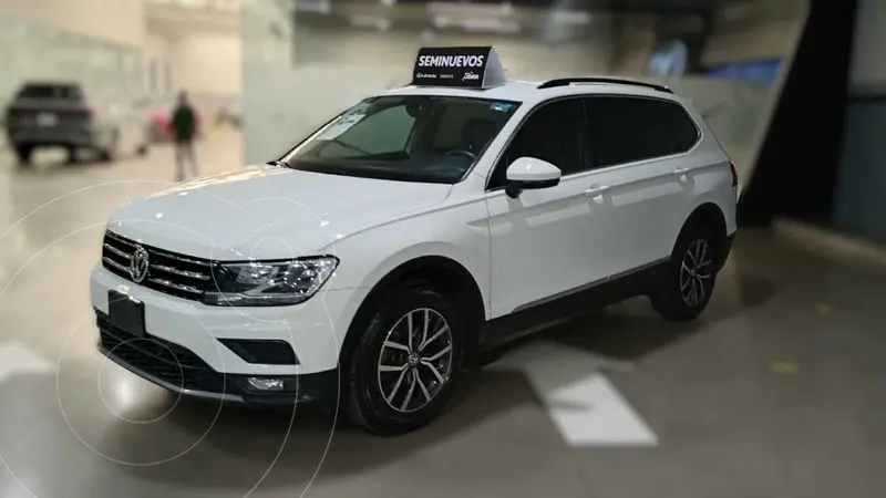 Foto Volkswagen Tiguan Comfortline 5 Asientos Piel usado (2018) color Blanco precio $324,900