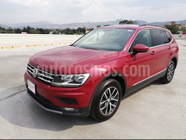 foto Volkswagen Tiguan Comfortline 7 Asientos Tela usado (2018) color Rojo Rubí precio $385,000
