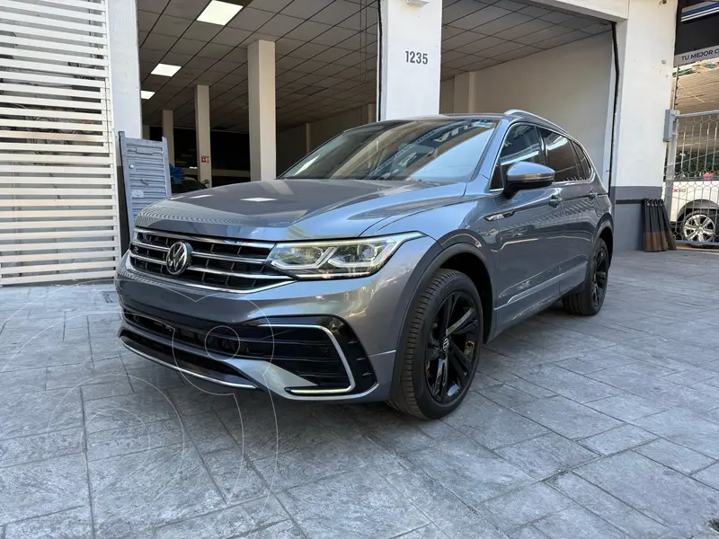 Foto Volkswagen Tiguan 2.0L R-Line usado (2022) color Gris precio $559,900