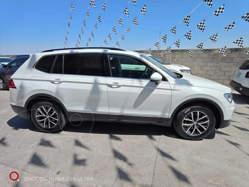 Foto Volkswagen Tiguan Comfortline 5 Asientos Piel usado (2018) color Blanco precio $369,000