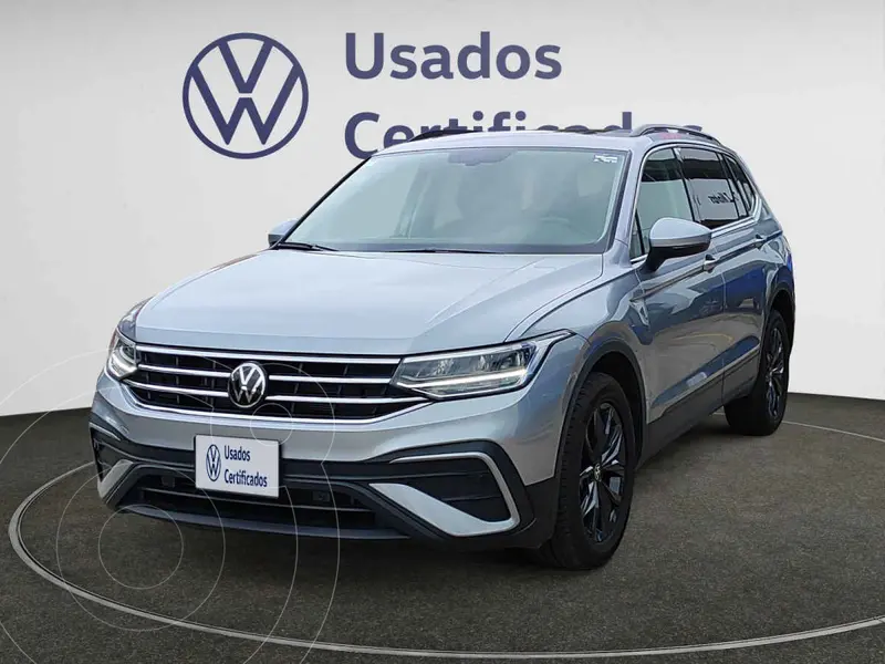 Foto Volkswagen Tiguan Comfortline 5 Asientos usado (2024) color Plata financiado en mensualidades(enganche $158,295 mensualidades desde $12,110)