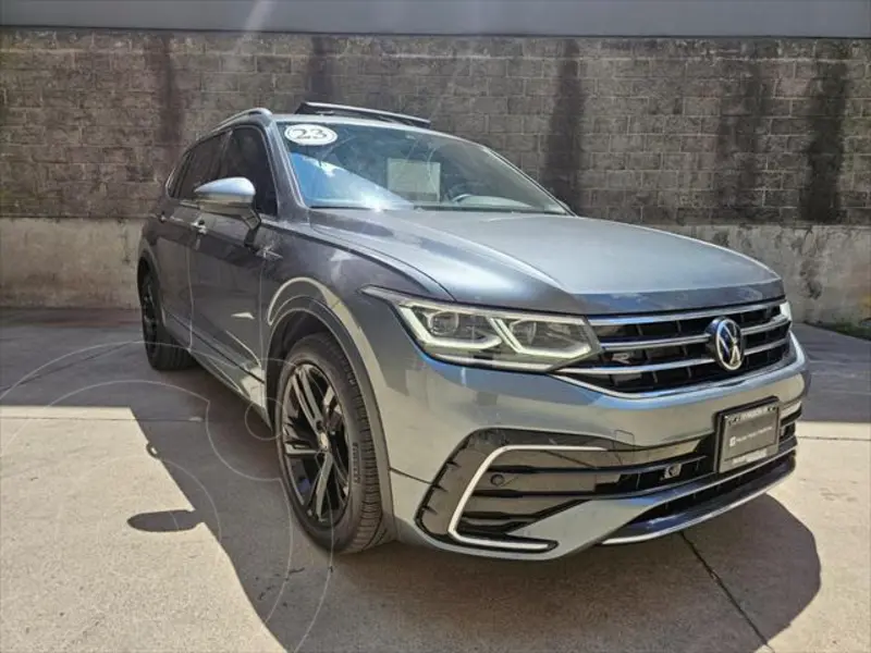 Foto Volkswagen Tiguan 2.0L R-Line usado (2023) color Gris precio $670,000