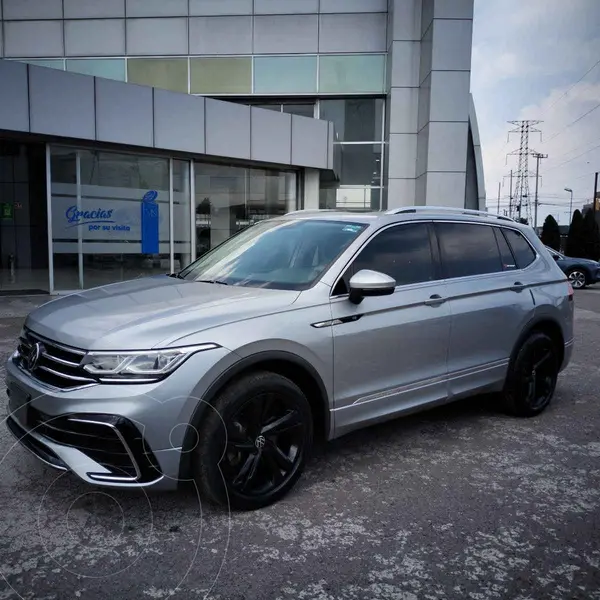 Foto Volkswagen Tiguan 2.0L R-Line usado (2022) color Plata precio $482,000