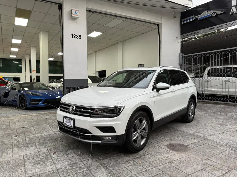 Foto Volkswagen Tiguan Comfortline 5 Asientos Piel usado (2018) color Blanco precio $389,000