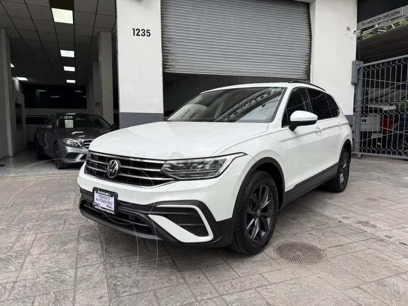 Foto Volkswagen Tiguan Comfortline 7 Asientos usado (2023) color Blanco precio $459,900