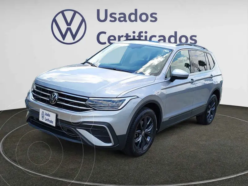 Foto Volkswagen Tiguan Comfortline 5 Asientos usado (2024) color Plata financiado en mensualidades(enganche $152,845 mensualidades desde $11,693)