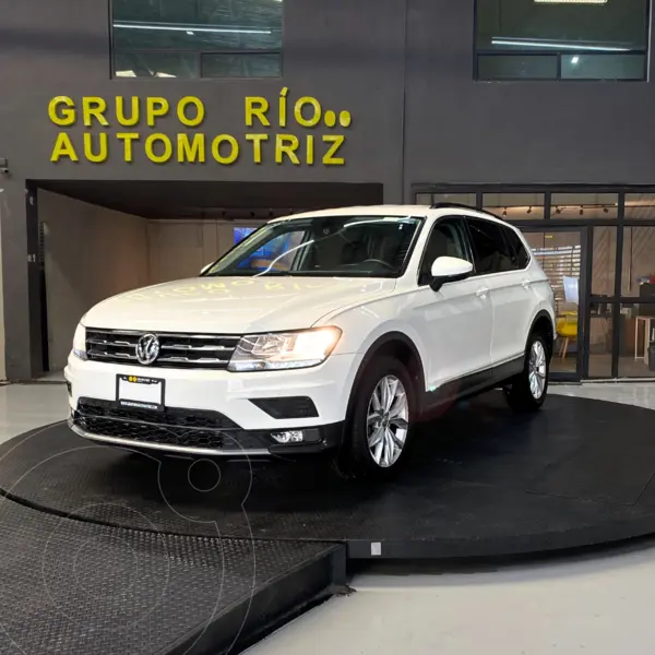 Foto Volkswagen Tiguan Comfortline usado (2020) color Blanco financiado en mensualidades(enganche $42,752 mensualidades desde $9,014)