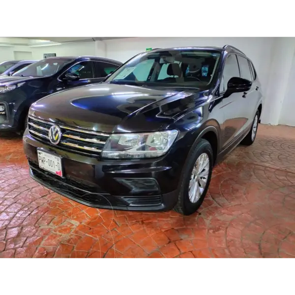 Foto Volkswagen Tiguan Trendline Plus usado (2018) color Negro precio $258,000