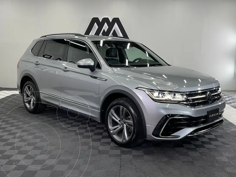 Foto Volkswagen Tiguan 1.4L R-Line usado (2024) color plateado precio $617,999