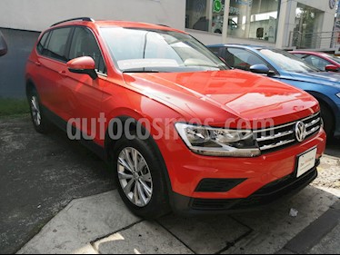 foto Volkswagen Tiguan Trendline Plus usado (2018) color Naranja precio $330,000