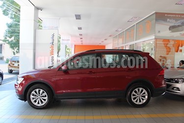 foto Volkswagen Tiguan Trendline Plus usado (2018) color Rojo Rubí precio $335,000