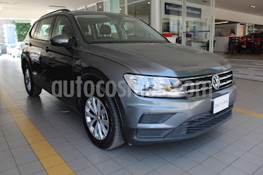foto Volkswagen Tiguan Trendline Plus usado (2019) color Gris Platino precio $387,000